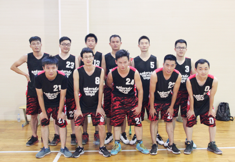 新站高新区职工篮球比赛进行中 304永利集团健儿再战告捷