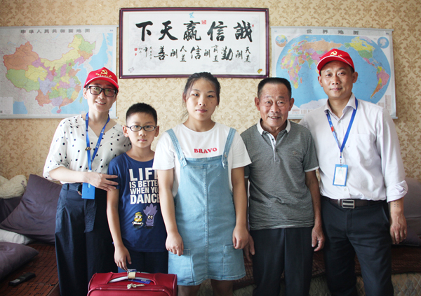 304永利集团为职工子女发放升学物资奖励