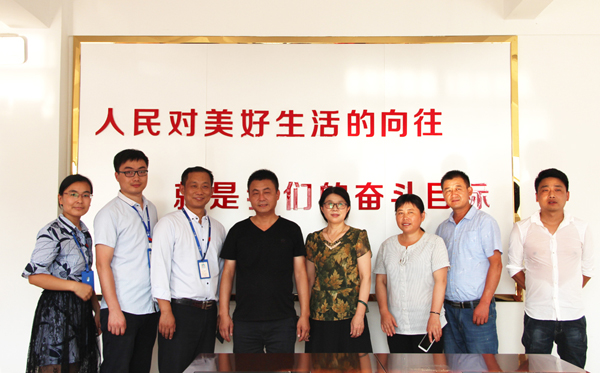 304永利集团看望慰问朱巷镇镇北村贫困群众