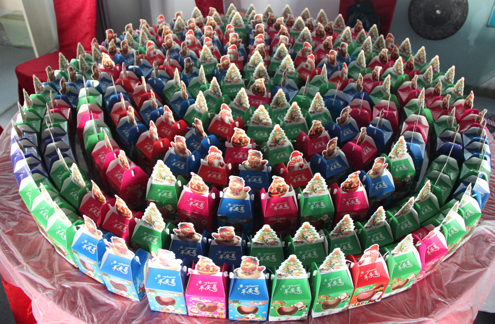 304永利集团为员工发放圣诞礼物&mdash;&mdash;平安果