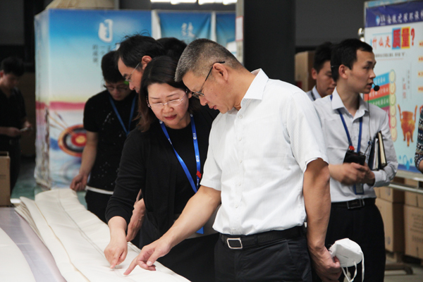 热烈欢迎海螺集团领导莅临304永利集团参观指导