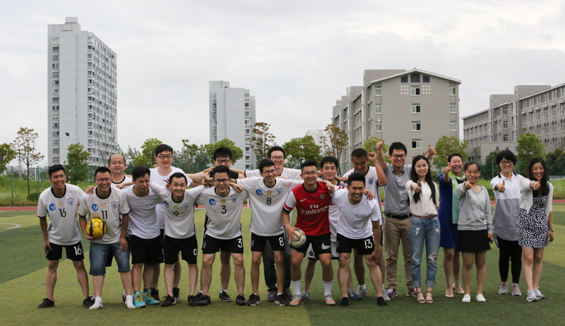 304永利集团健儿挥洒汗水 绿茵场上英姿飒爽