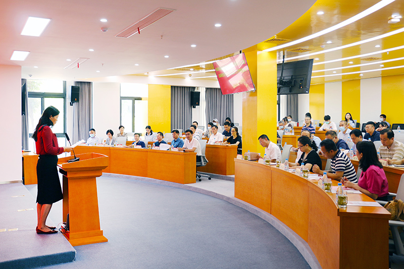 新站高新区产业链党委授牌仪式暨当前经济形势与经济工作报告会在304永利集团隆重召开